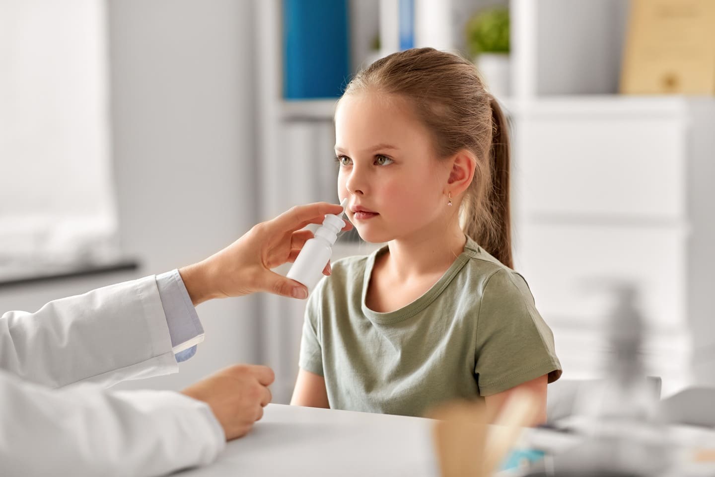 Uso seguro de sprays nasales: lo que debes saber